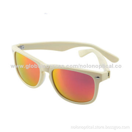 Acetate mirror lens wayfarer sunglasses in white